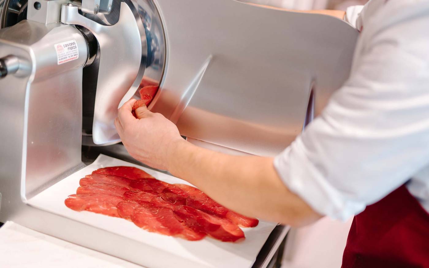 formaggi-salumi-gastronomia-mariano-comense-cantu-taglio-giusto-2.jpg