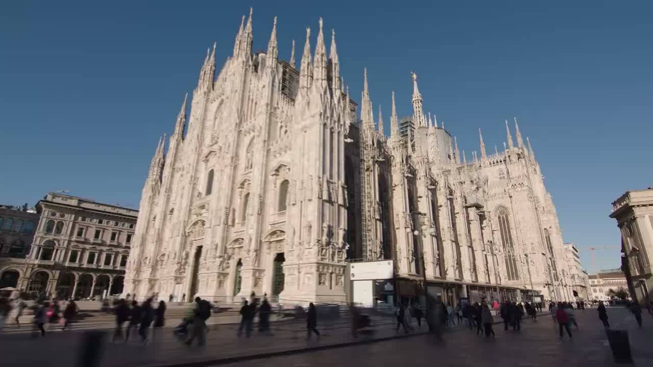 flagship-store-milano-preview.jpg