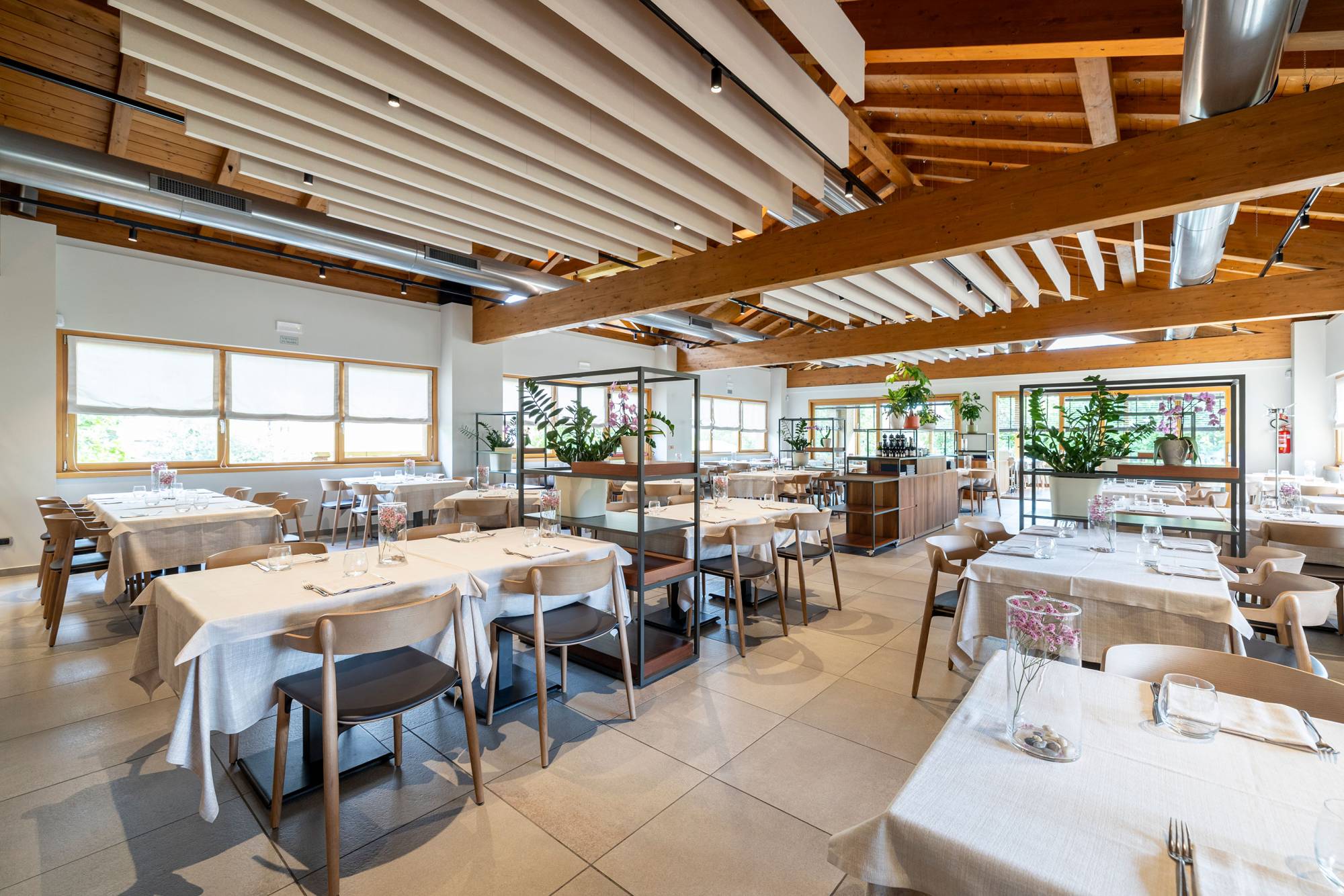 da-rosa-pizzeria-cantu-provincia-como-tavoli.jpg