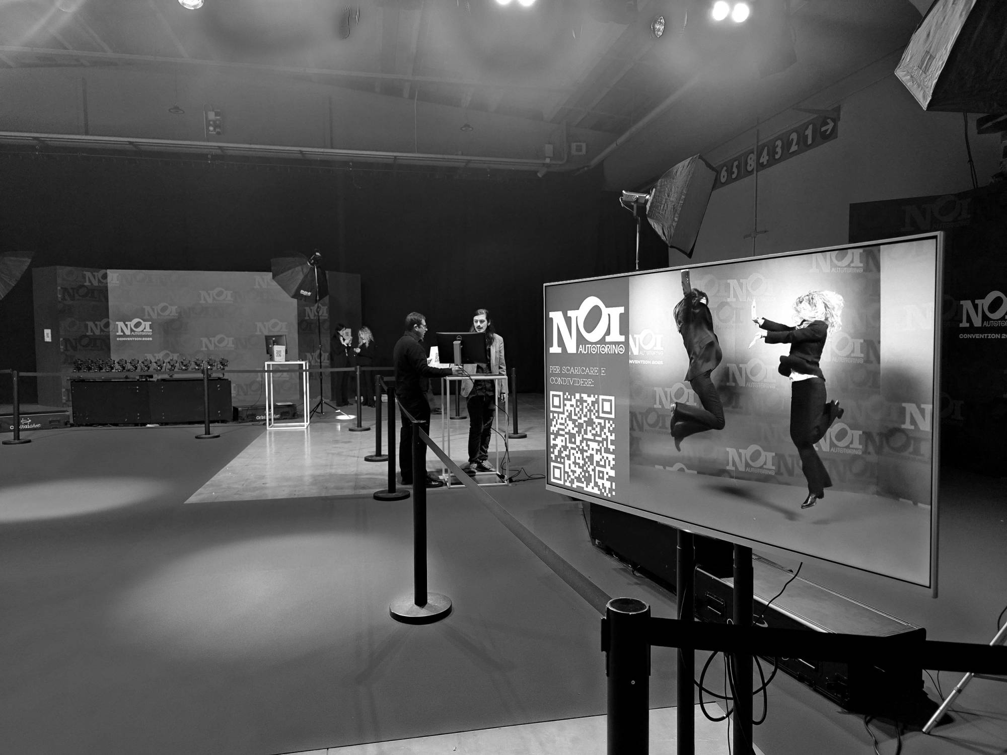 new-visibility-agenzia-comunicazione-marketing-digitale-cantu-provincia-como-orbital-shot-multi-camera-11