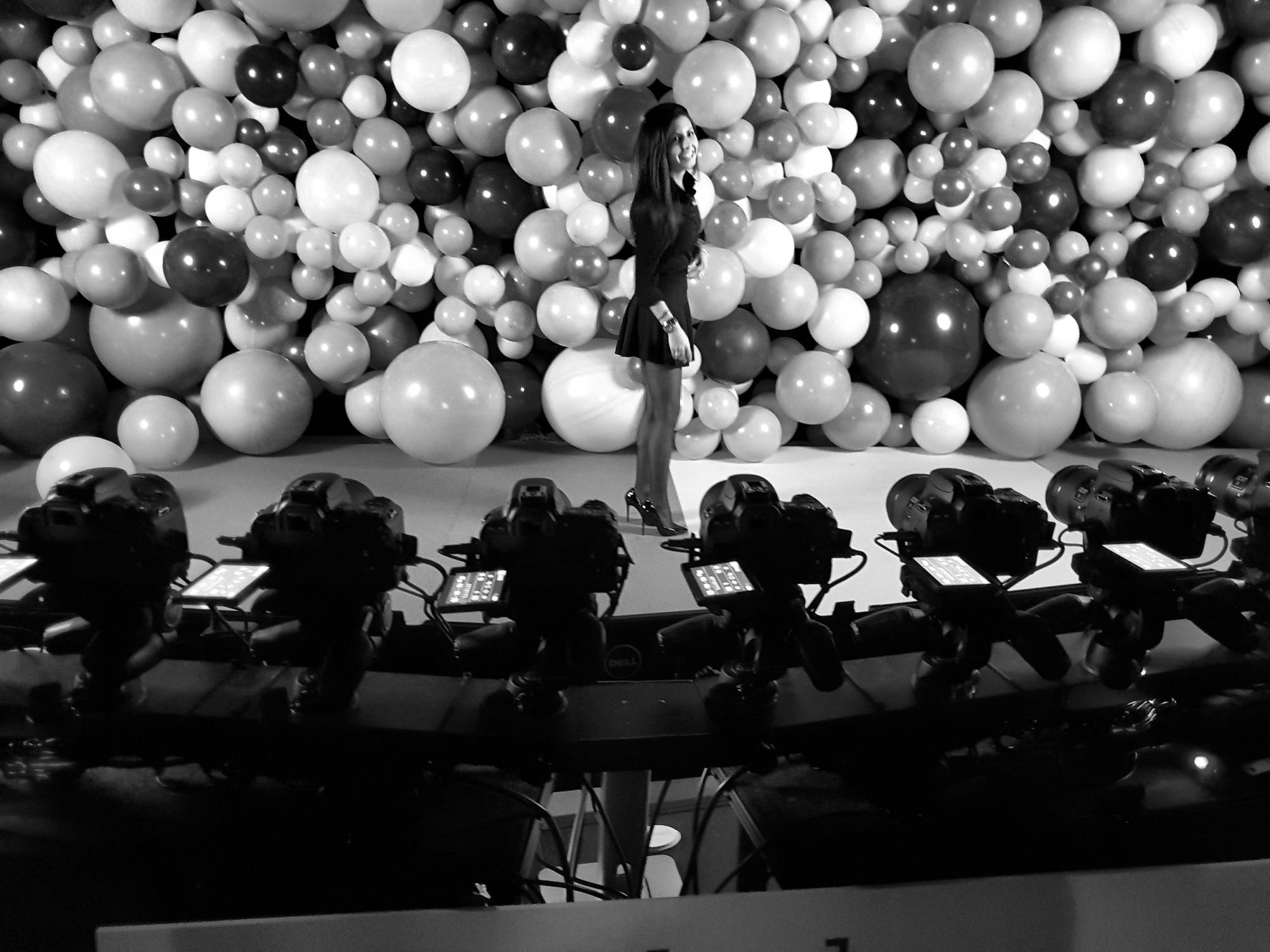 new-visibility-agenzia-comunicazione-marketing-digitale-cantu-provincia-como-orbital-shot-multi-camera-01