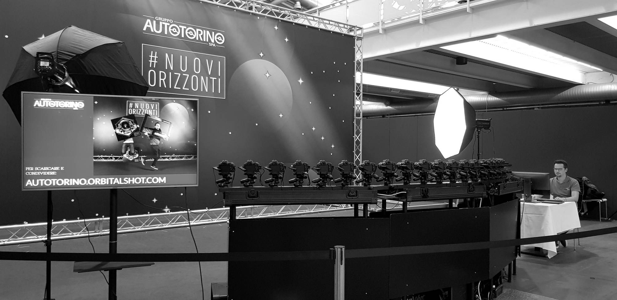 new-visibility-agenzia-comunicazione-marketing-digitale-cantu-provincia-como-orbital-shot-multi-camera-05