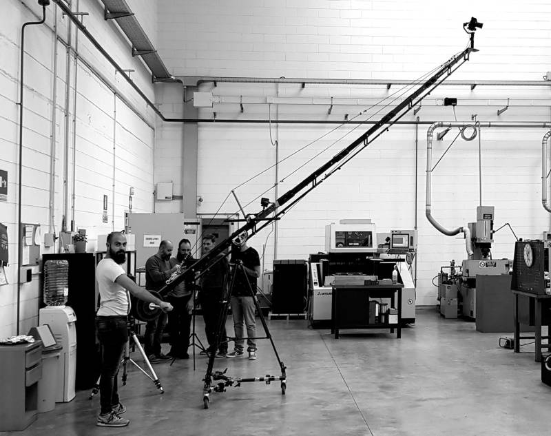 new-visibility-agenzia-comunicazione-marketing-digitale-cantu-provincia-como-camera-crane-01